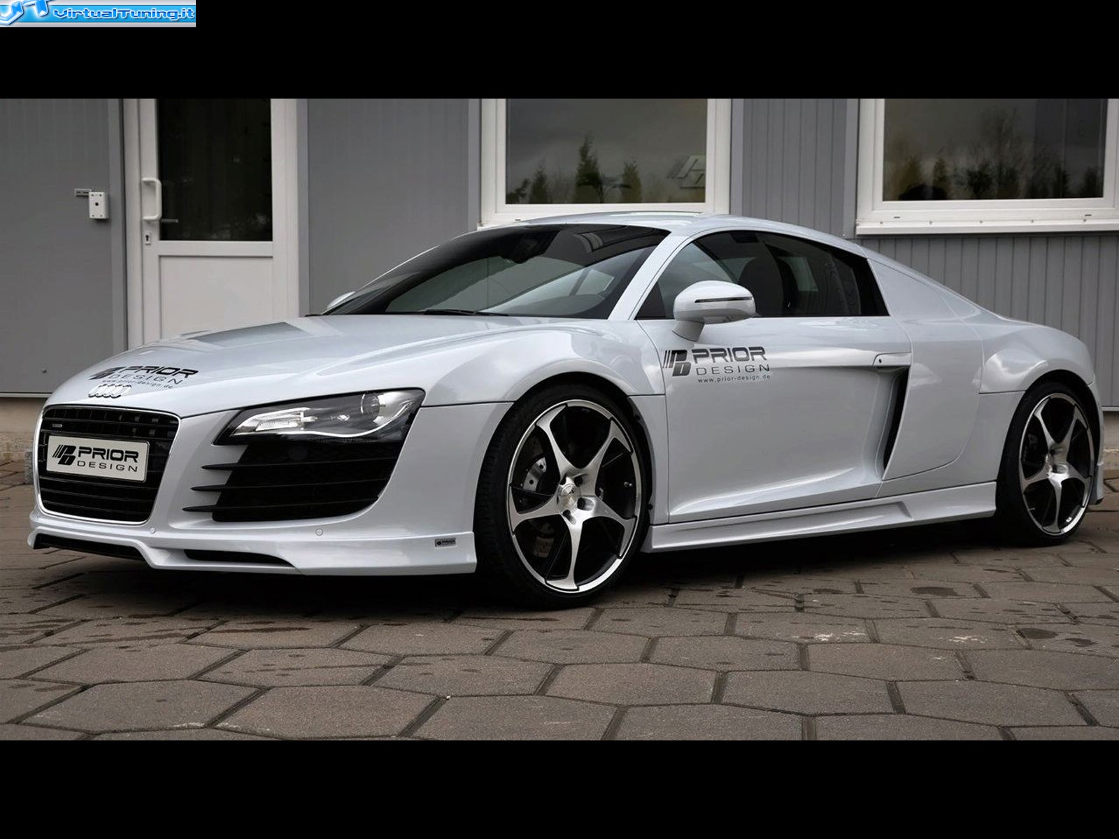 AUDI R8