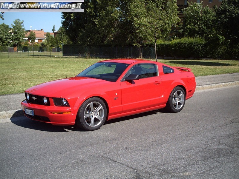 FORD MUSTANG