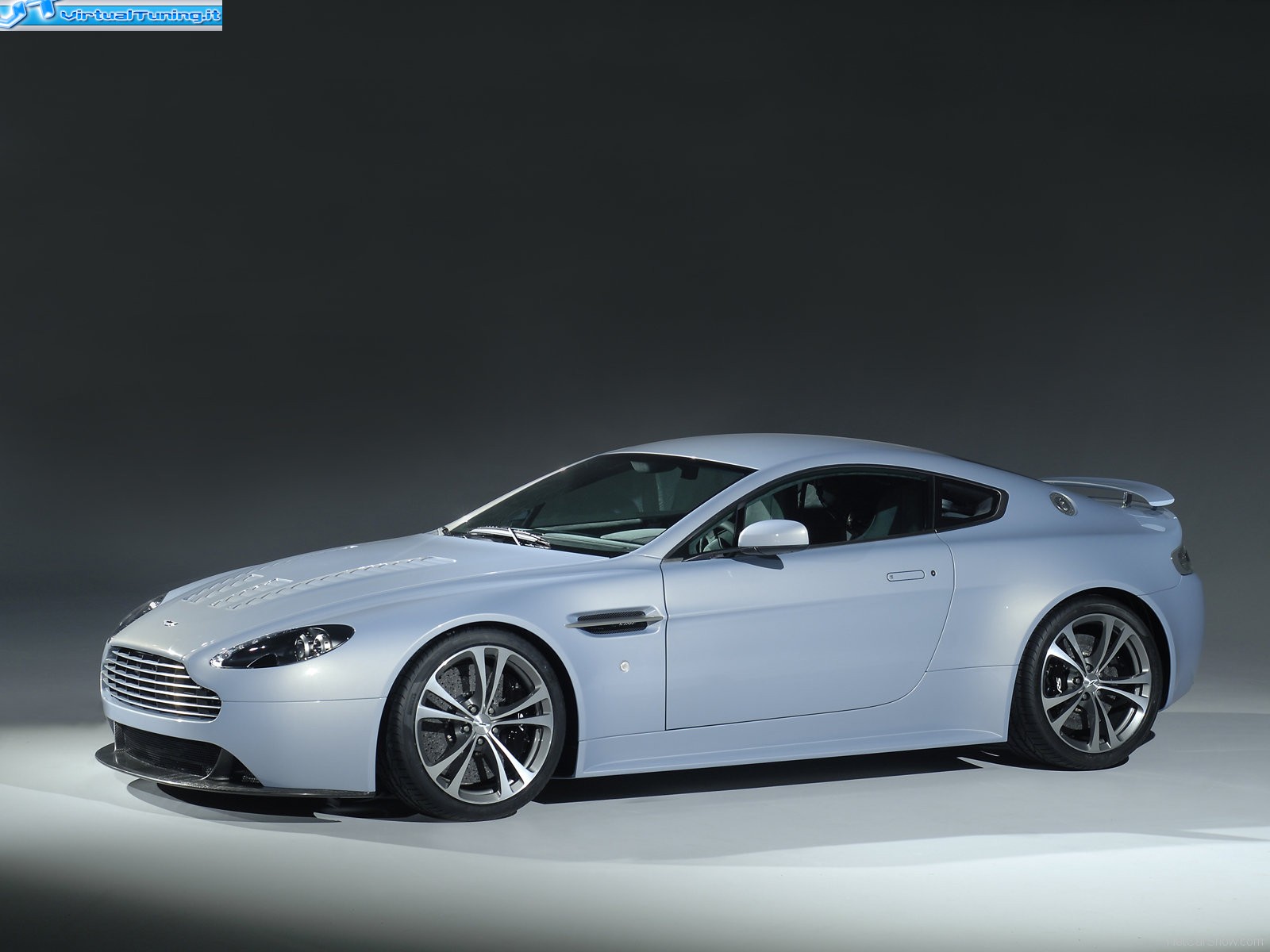 ASTON MARTIN DB 9