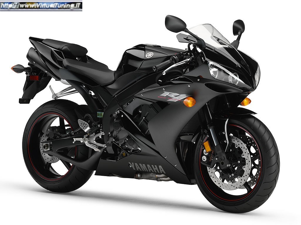 YAMAHA R1