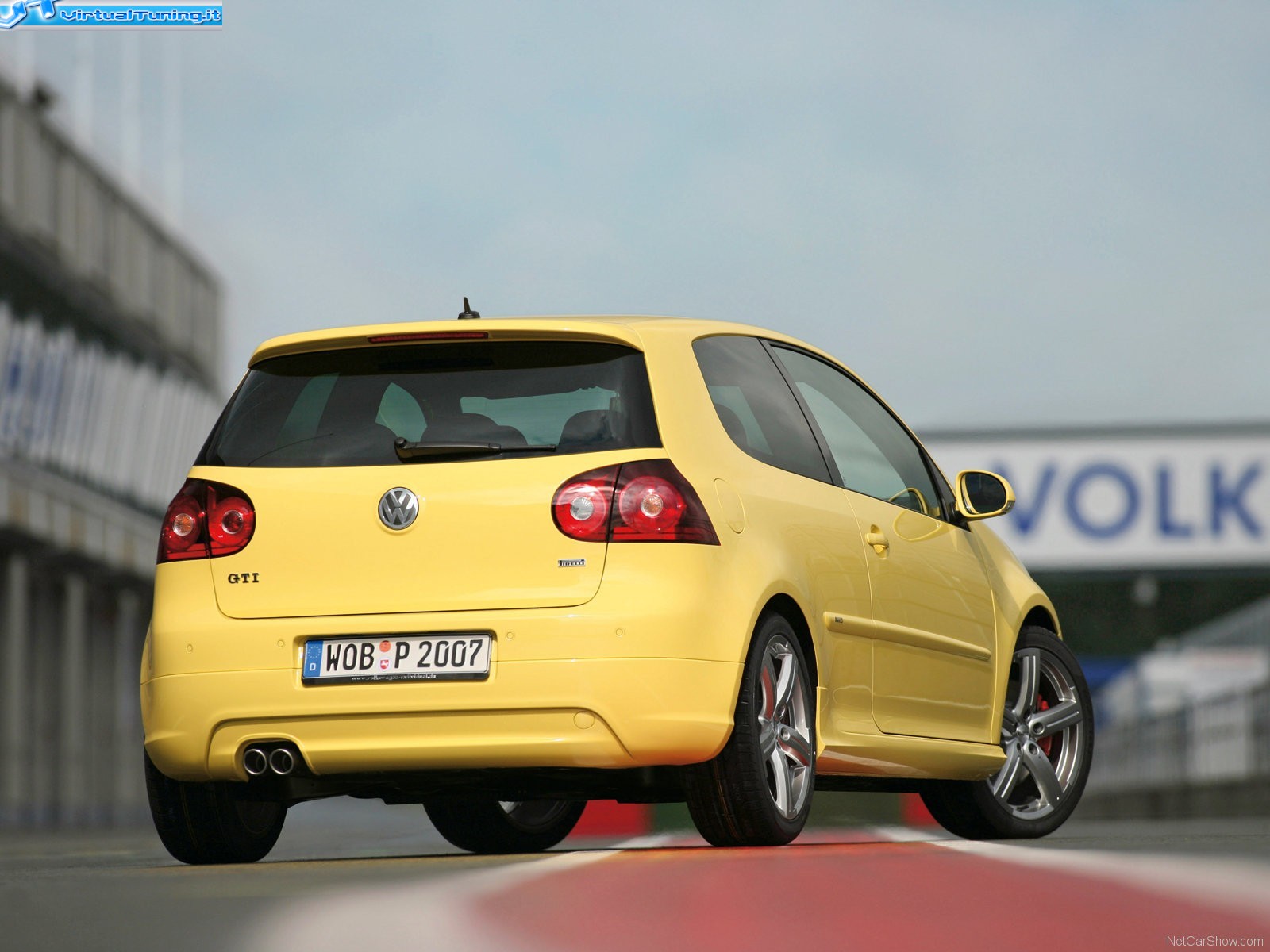 VOLKSWAGEN Golf GTI