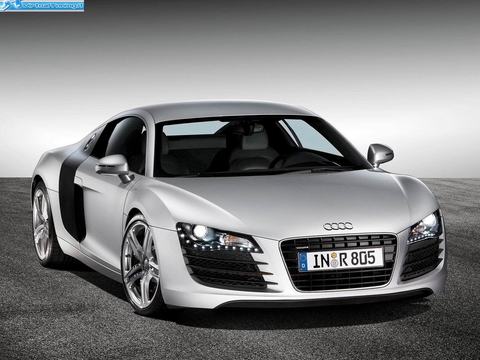 AUDI R8