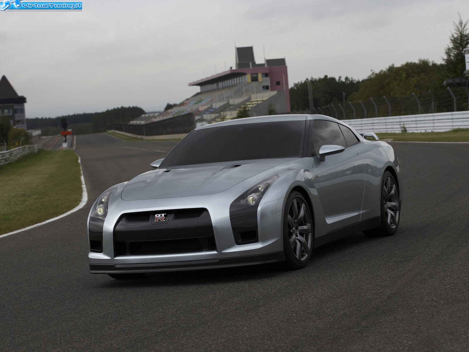 NISSAN GT-R