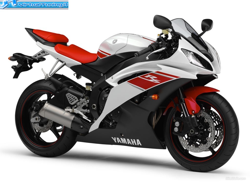 YAMAHA R6