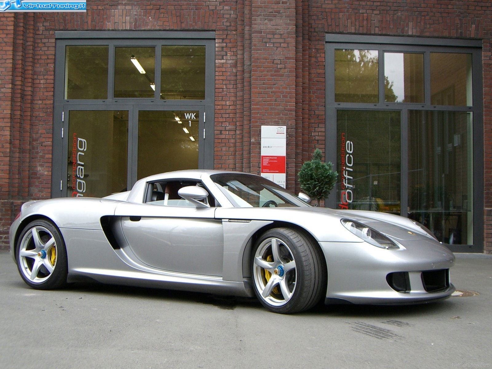 PORSCHE Carrera GT