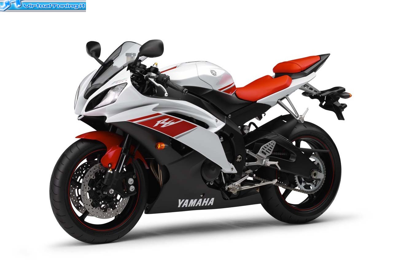 YAMAHA R6