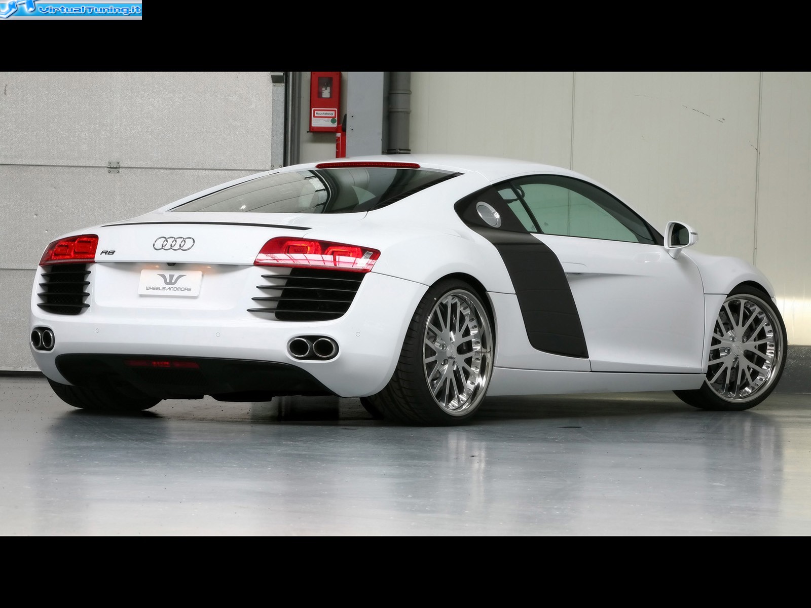 AUDI R8