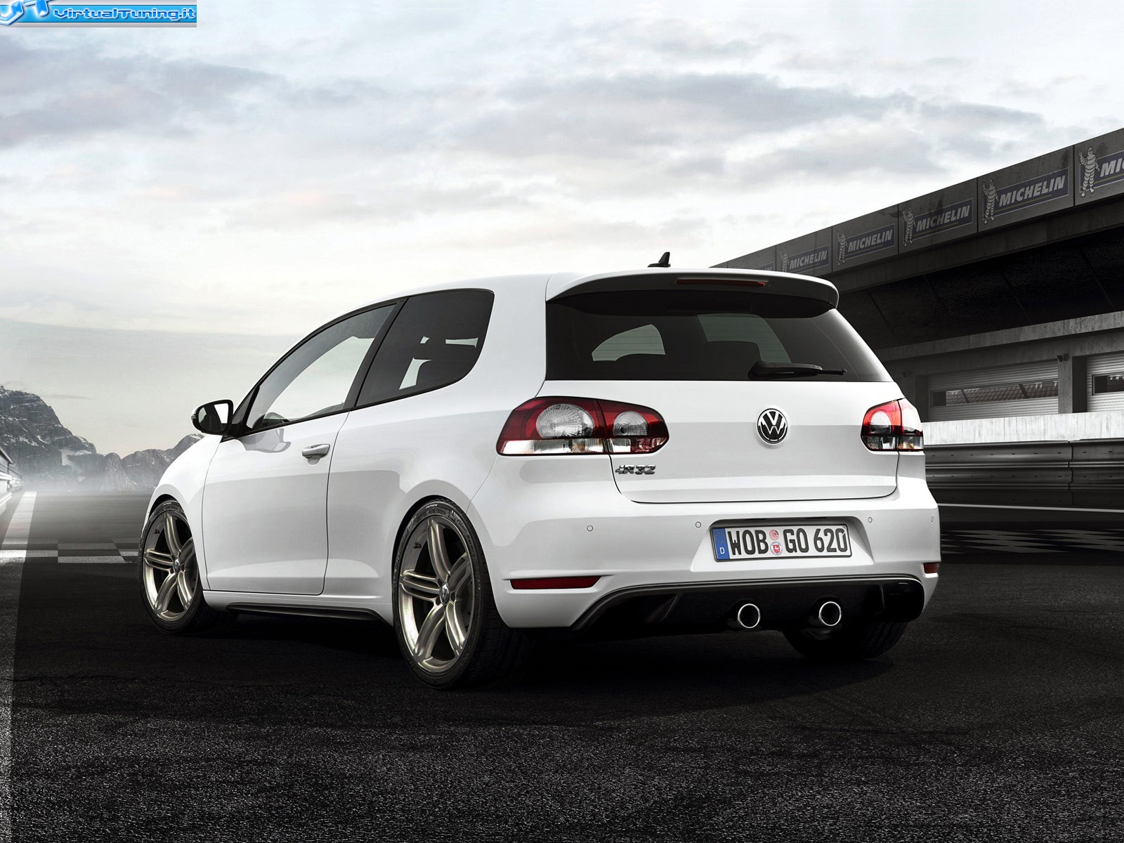 VOLKSWAGEN GOLF R