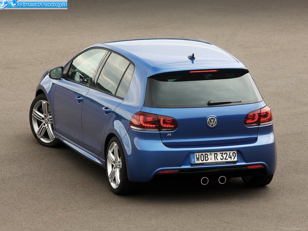 VOLKSWAGEN Golf R