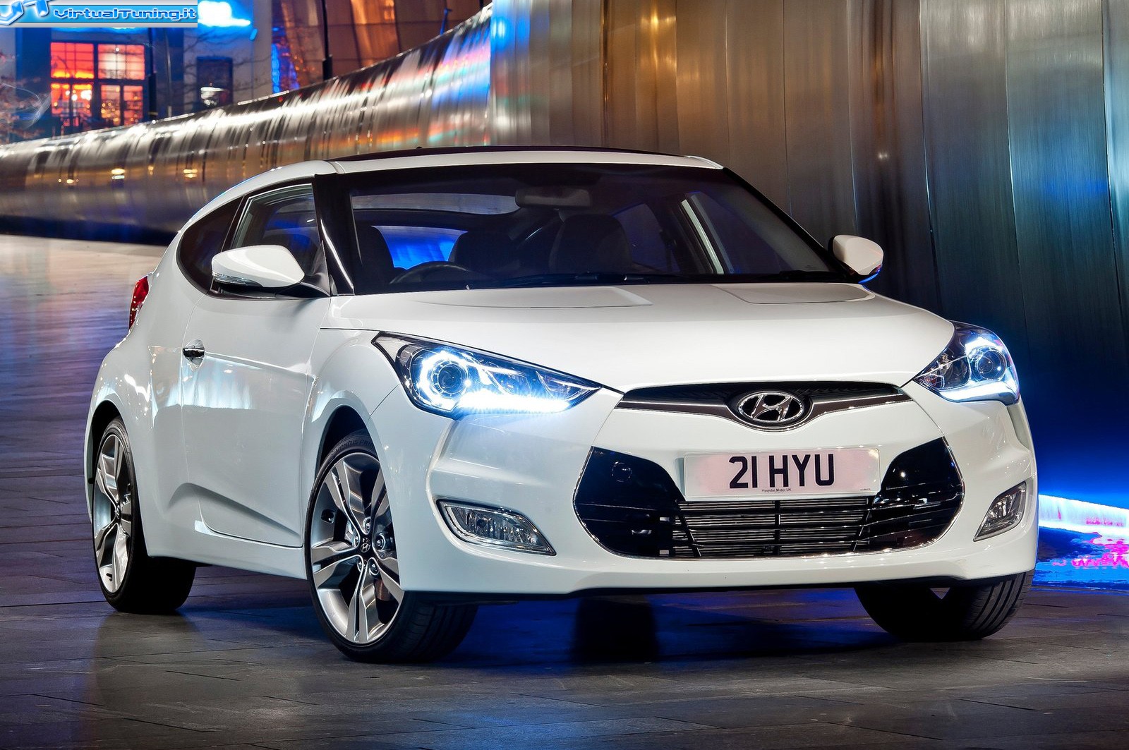 HYUNDAI Veloster